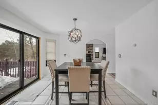 19 Lindsey Pl, Holbrook, NY 11741 - Photo 14