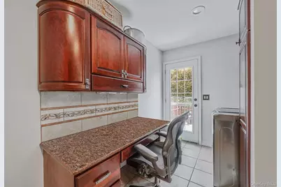 19 Lindsey Place, Holbrook, NY 11741 - Photo 20