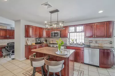 19 Lindsey Place, Holbrook, NY 11741 - Photo 18