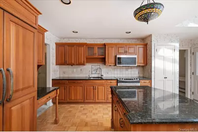 336 W Hills Road, Huntington, NY 11743 - Photo 10