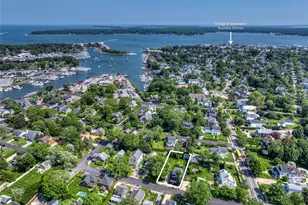 321 Bridge St, Greenport, NY 11944 - Photo 16