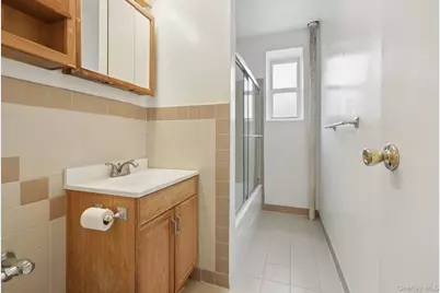 1 Broad Parkway #2P, White Plains, NY 10601 - Photo 10