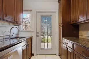 8 Parkway Dr, Pelham, NY 10803 - Photo 10