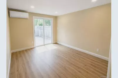 21 Village Circle E, Manorville, NY 11949 - Photo 8