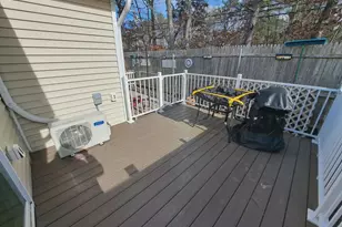 21 Village Cir E, Manorville, NY 11949 - Photo 10