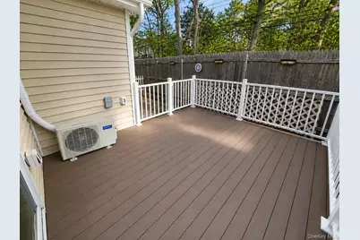 21 Village Circle E, Manorville, NY 11949 - Photo 10