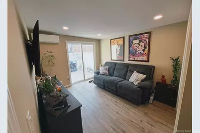 21 Village Circle E, Manorville, NY 11949 - Photo 8