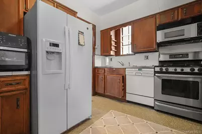 19 Surrey Lane, Yonkers, NY 10710 - Photo 14