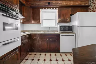 192 Helena Ave, Yonkers, NY 10710 - Photo 10