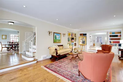 32 Barnard Place, Manhasset, NY 11030 - Photo 6