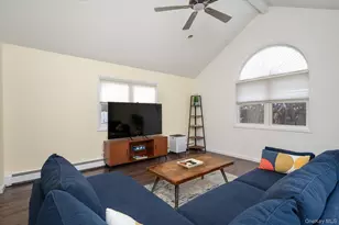 1 Park Ct, Smithtown, NY 11787 - Photo 10