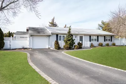 1 Park Court, Smithtown, NY 11787 - Photo 2