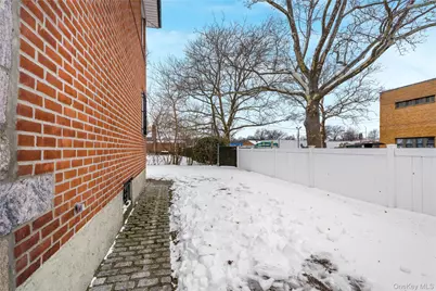 64-04 Utopia Parkway, Fresh Meadows, NY 11365 - Photo 30