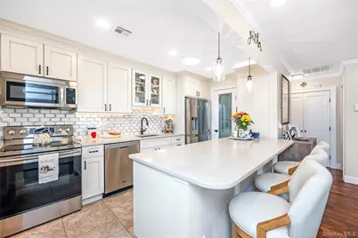 203 Cabot Court S, Saint James, NY 11780 - Photo 2