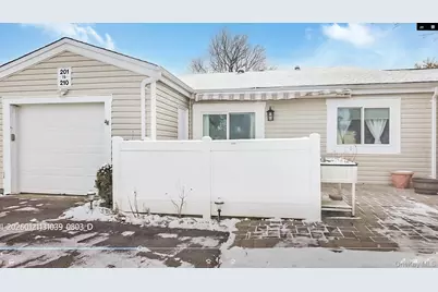 203 Cabot Court S, Saint James, NY 11780 - Photo 12