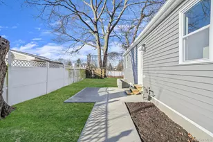 96 Toomey Rd, West Islip, NY 11795 - Photo 16