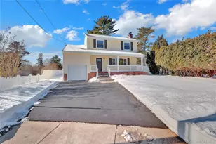 519 Advent St, Westbury, NY 11590 - Photo 2