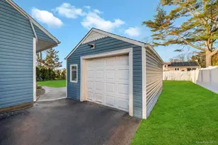 110 Monroe Ave, Patchogue, NY 11772 - Photo 28