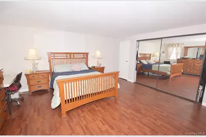 1055 Coates Avenue, Holbrook, NY 11741 - Photo 18