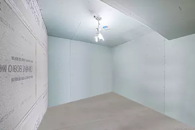 3 Liberty Place, Coram, NY 11727 - Photo 32