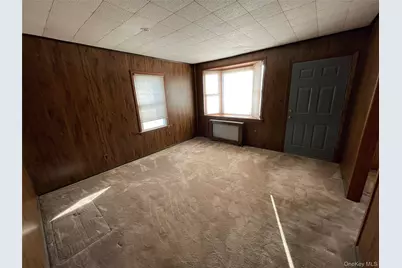 20 Wyona Avenue, Lindenhurst, NY 11757 - Photo 2