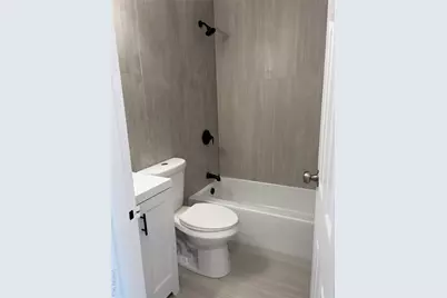 99-105 W Hoffman Avenue #Apt A, Lindenhurst, NY 11757 - Photo 10