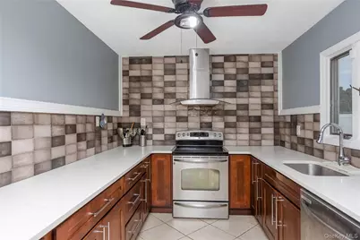 1012 N Ontario Avenue, Lindenhurst, NY 11757 - Photo 4