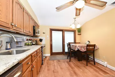 255 Brookside Court, Copiague, NY 11726 - Photo 10