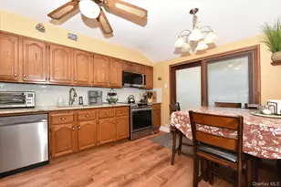 255 Brookside Ct, Copiague, NY 11726 - Photo 12