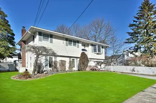 255 Brookside Ct, Copiague, NY 11726 - Photo 2