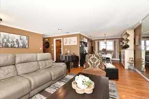 255 Brookside Ct, Copiague, NY 11726 - Photo 4