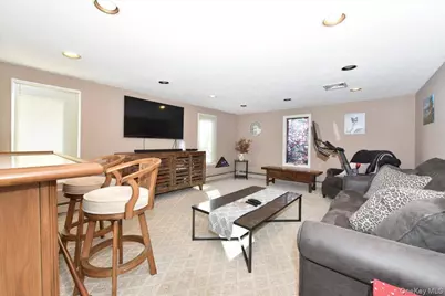 255 Brookside Court, Copiague, NY 11726 - Photo 20