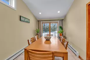 39 Hillturn Ln, Roslyn Heights, NY 11577 - Photo 12