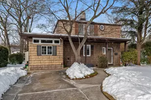 39 Hillturn Ln, Roslyn Heights, NY 11577 - Photo 2