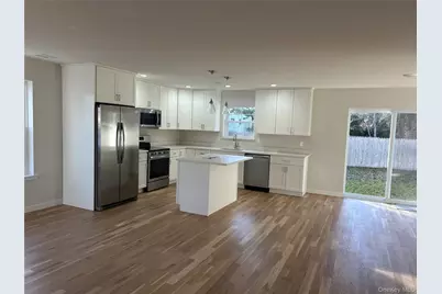 20 10th Street, Ronkonkoma, NY 11790 - Photo 4