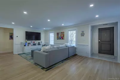 20 N Ravine Road, Great Neck, NY 11023 - Photo 4