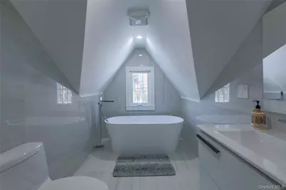 20 N Ravine Road, Great Neck, NY 11023 - Photo 18