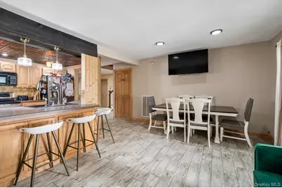 42 Beechwood Park, Poughkeepsie, NY 12601 - Photo 6