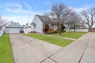 128 Rule St, Franklin Square, NY 11010 - Photo 2