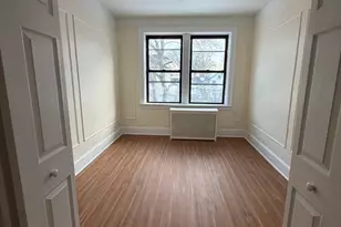 810 Jericho Tpke, New Hyde Park, NY 11040 - Photo 4