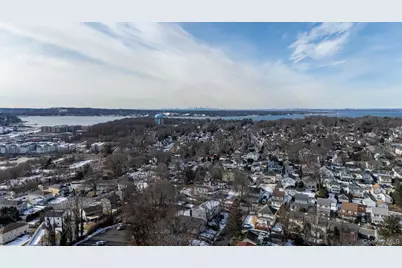 709 Breton Way, Glen Cove, NY 11542 - Photo 30