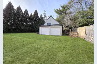 410 Greene Avenue, Sayville, NY 11782 - Photo 16