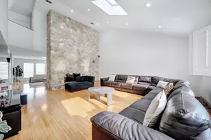 219 Carnation Dr, Farmingdale, NY 11735 - Photo 8