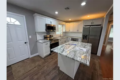 1068 Connetquot Avenue, Central Islip, NY 11722 - Photo 8