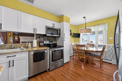 18 Hill Lane, Smithtown, NY 11787 - Photo 4