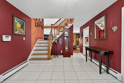 18 Hill Lane, Smithtown, NY 11787 - Photo 2