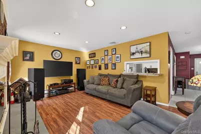 18 Hill Lane, Smithtown, NY 11787 - Photo 16