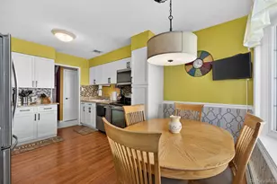 18 Hill Ln, Smithtown, NY 11787 - Photo 10