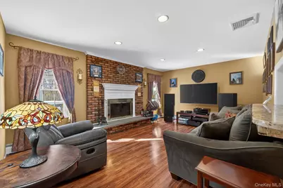 18 Hill Lane, Smithtown, NY 11787 - Photo 28