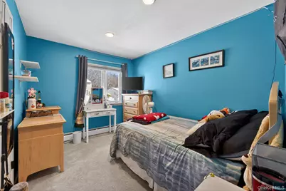 18 Hill Lane, Smithtown, NY 11787 - Photo 8